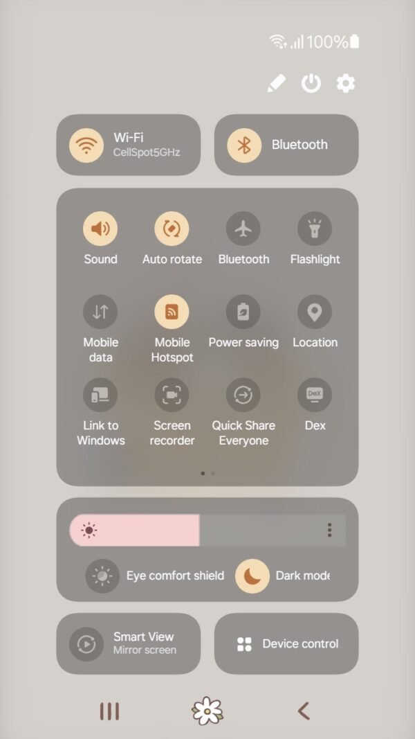 Samsung Themes: ❤️Mun❤️ Flower Kitten ~❤️ Premium Theme a cute kitten in a flower-filled bag with butterfly screen shot 4