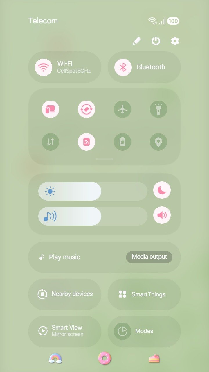 ❤️Mun❤️ Brighter Days ~❤️ Premium Theme cheerful doodles with clovers, strawberries and bows inspire positivity