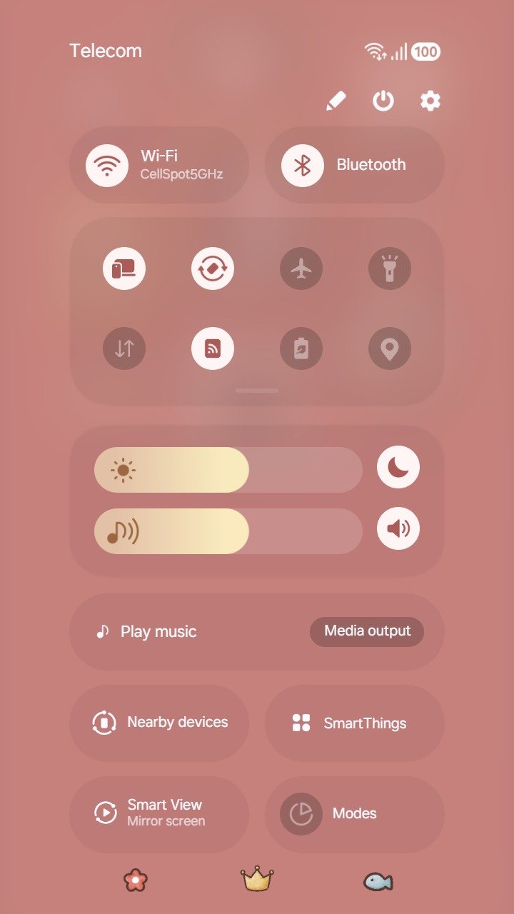 ❤️Mun❤️ Cat Family portraits ~❤️ Premium Theme a creative wall of framed cat illustrations styled like a warm family gallery